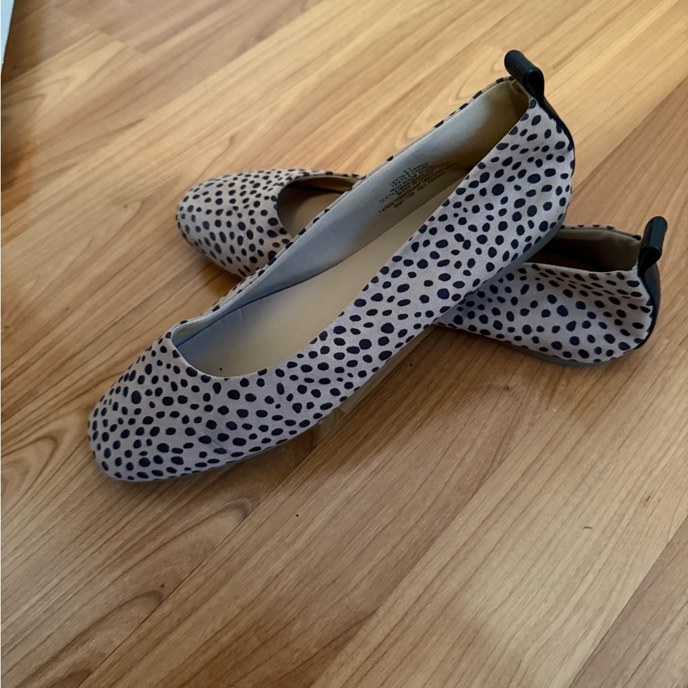 Universal Thread Cream and Black Spotted Flats